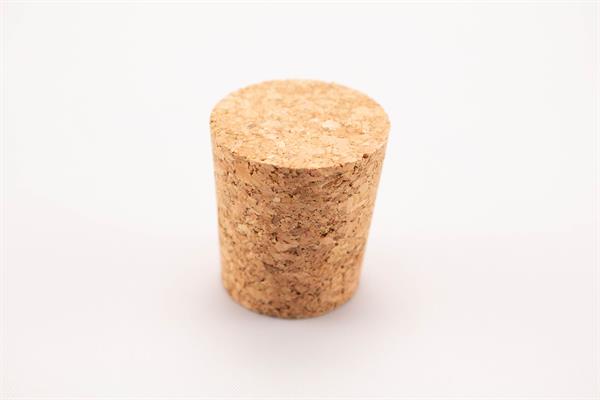 Konisk korkprop tilt blandt annat gamla mjölkflaskor.  Alternativ 2: Bund; dia 25 mm, Top; dia 30 mm, längd 33 mm, 5 stk